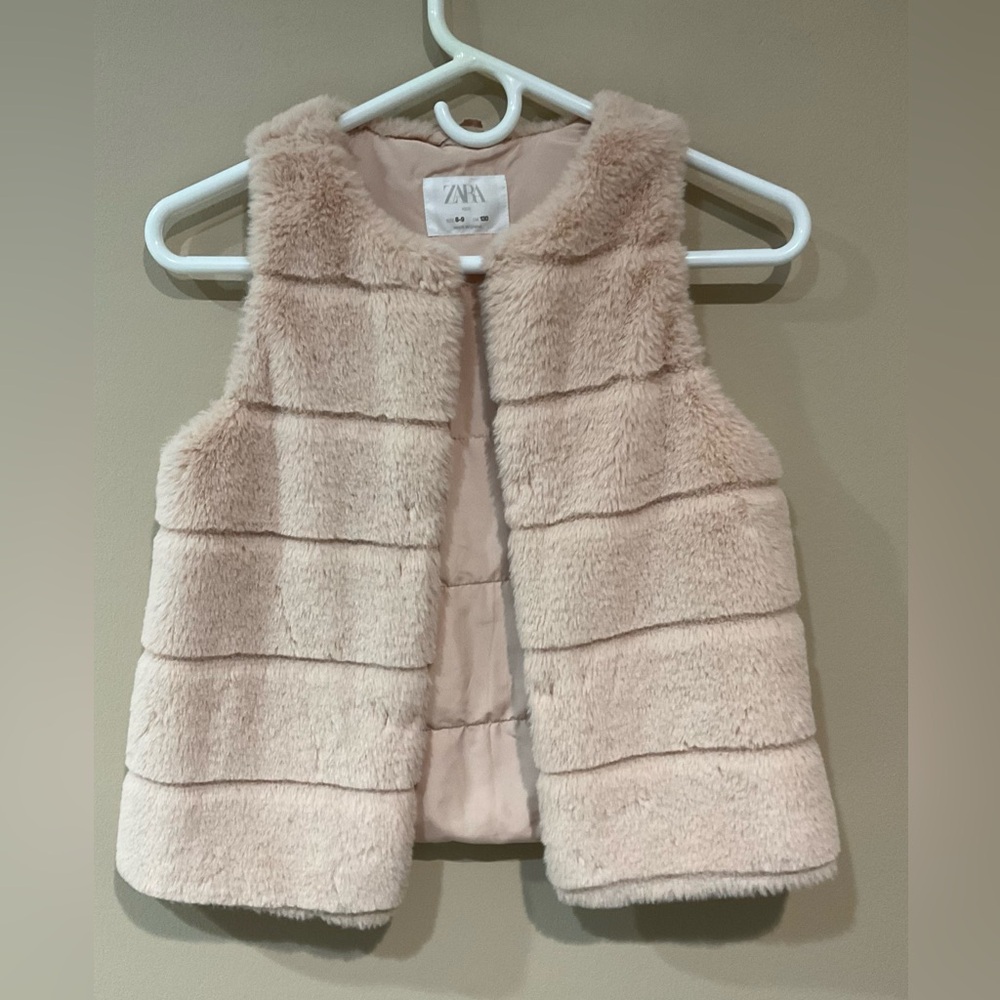 ☀️☀️☀️ZARA Girl’s Lined Fur Vest, Size 8-9 years